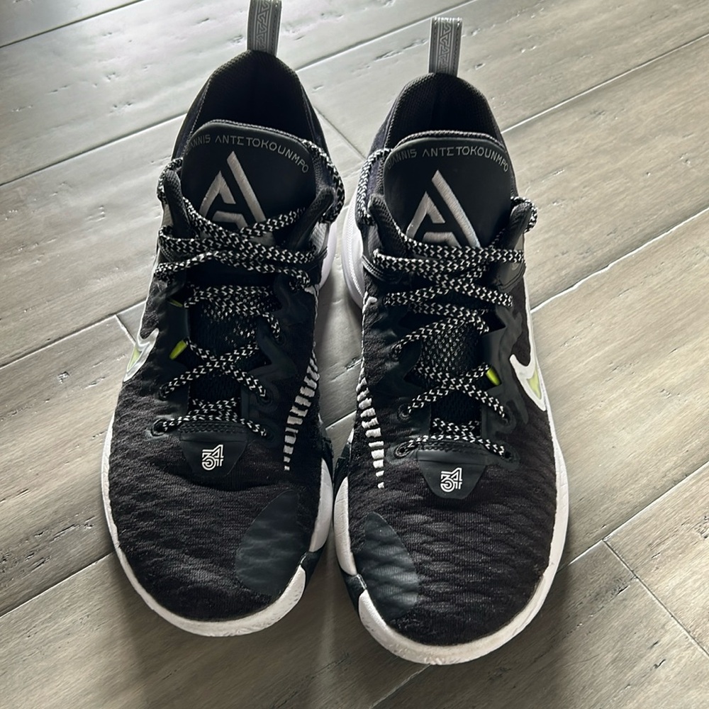 Giannis Immortality shoes - black/clear-white-wolf grey